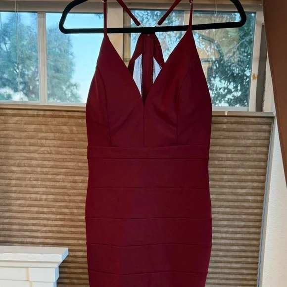 Emerald Sundae Womens Banded Bodycon Dress with v-neckline in burgundy/red - Picture 2 of 6